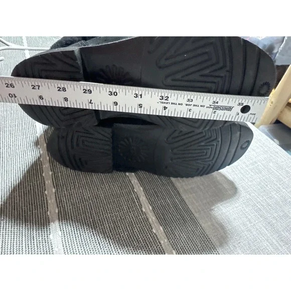 UGG WEYLYN Women's Black Suede Lace Up Fur Trim Boots Ankle Booties‎ Size 7 - Picture 5 of 5